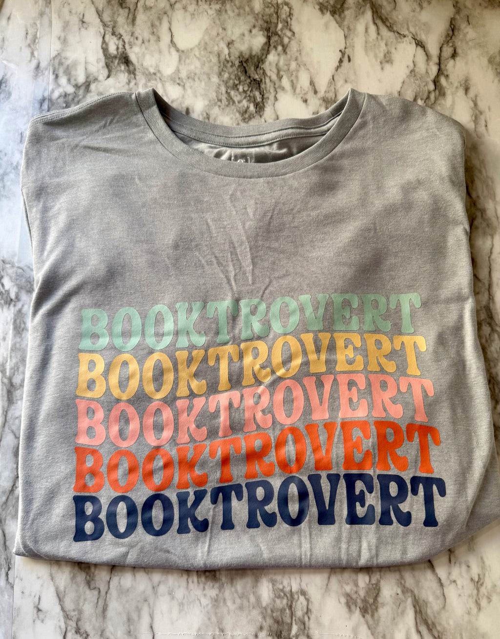 Booktrovert T-shirt